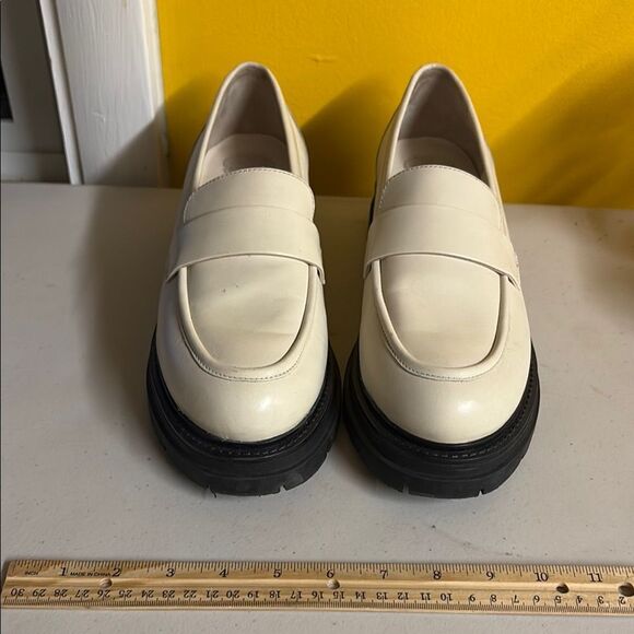 VINCE CAMUTO PAYDREN Platform LOAFER - Cream Colored Off-White Women’s Size 11 M - Picture 1 of 11